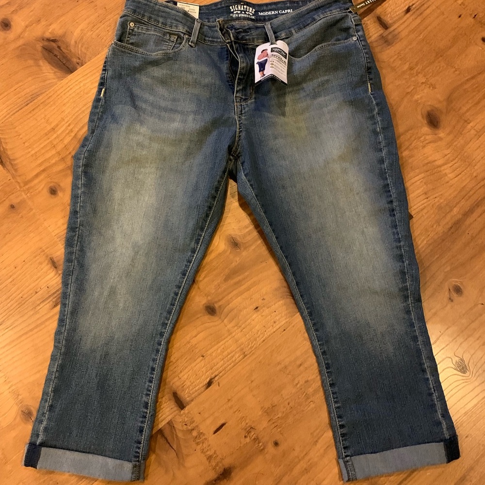 Levi crop jeans